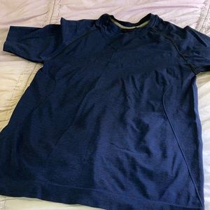 Men’s M alphalete seamless top EUC